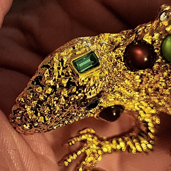 Lenny The Lizard Chameleon Gecko Reptile Brooch Gold Tone Jewel Tones Large EUC - Picture 2 of 7